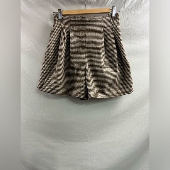 Houndstooth Print Wide Leg Shorts - Picture 7 of 8